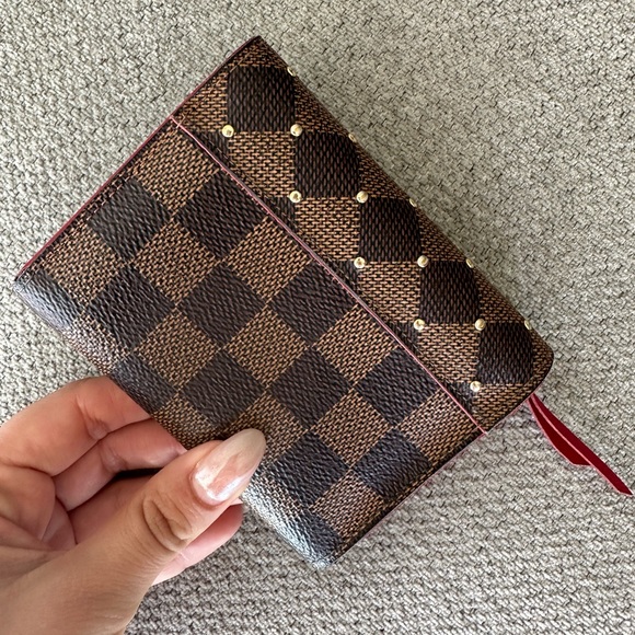 Louis Vuitton Wallet - Picture 4 of 10